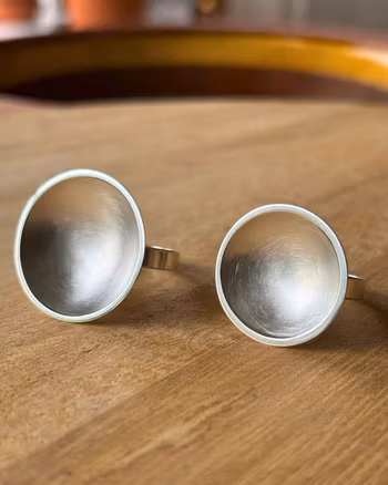 Disc  - ring i återvunnet silver