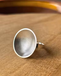 Disc  - ring i återvunnet silver