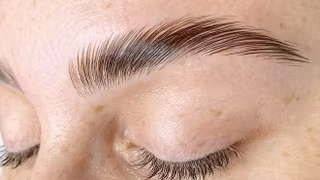 Browlift (brow lamination)