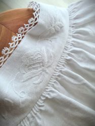 Brodert linskjorte til Lundeby bunad
