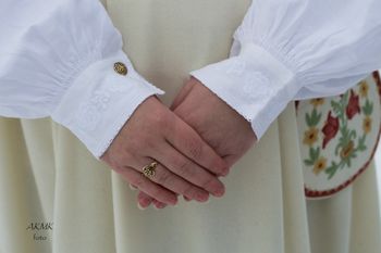 Linskjorte til Løken bunad
