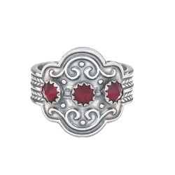 Ring med tre steiner