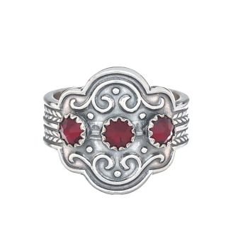 Ring med tre steiner