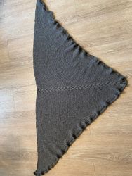 Trekant sjal med flette