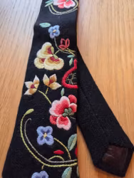 Slips med Gudbrandsdal bunad mønster