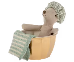 Maileg Spa Mus Storasyster Blå med Handduk, Badmössa och Guld Badkar - Wellness Mouse