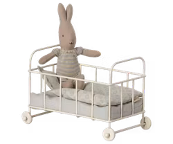 Maileg Spjälsäng i Metall Micro Blå - Blå Blommig Bäddning