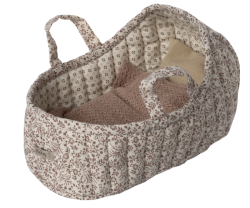 Maileg Carrycot Liggdel Large - Blommig Offwhite med Kudde och Filt