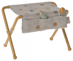 Maileg Skötbord Baby Mus Prickigt Gult med Skallra och Kräm Tub