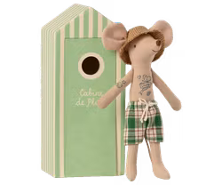 Maileg Pappa Mus Strandmus i Grön Badhytt med Rutiga Badbyxor, Solhatt och Tatueringar