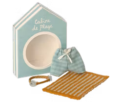 Maileg Strandset till Storebror Mus med Blå Rutiga Badbyxor Handduk och Simglasögon