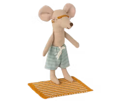 Maileg Strandset till Storebror Mus med Blå Rutiga Badbyxor Handduk och Simglasögon