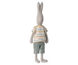 Maileg Kanin Strl 4 - Rabbit med Pastell Randig Tröja och Blå Byxor