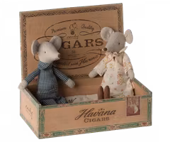 Maileg Mormor & Morfar Mus i Bäddad Cigarrlåda