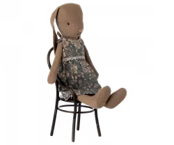 Maileg Brun Kanin storlek 1 - Bunny med Blå Blommig Klänning