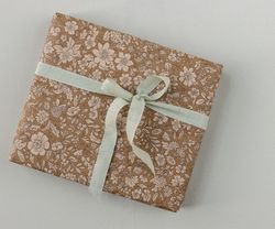 Maileg Presentpapper Blommigt Gult 10 m - Blossom Ockra