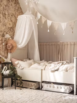 Jabadabado Vimpelgirlang med Tofsar - Beige Vit 4 m