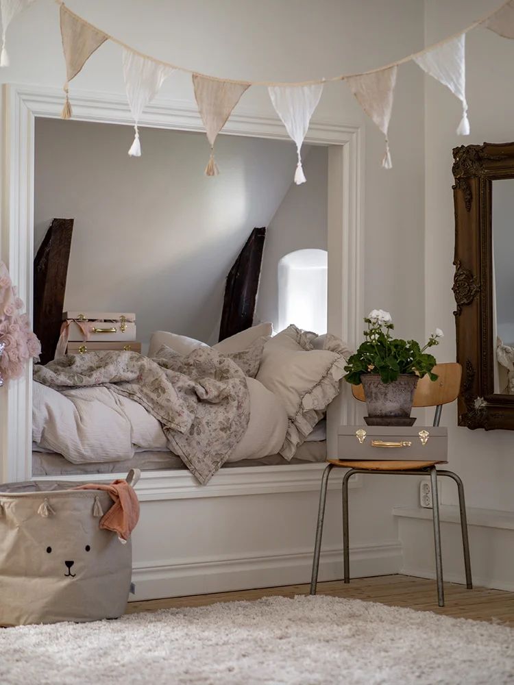 Jabadabado Vimpelgirlang med Tofsar - Beige Vit 4 m