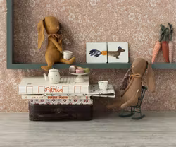 Maileg Kanin med Magneter i Händerna Och Rosett Runt Halsen Orange Brun - Ocher