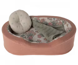 Maileg Cosy Basket Small - Hund/Kattbädd med Kudde och Filt Corall