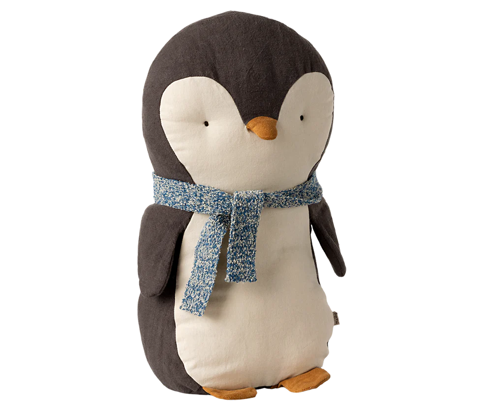 Maileg Pingvin Medium med Halsduk och Tyngd i Rumpan
