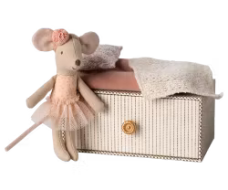 Maileg Rosa Ballerina Lillasyster Mus med Hårband i Mjukt Bäddad Byrålåda / Ask med Guldknopp