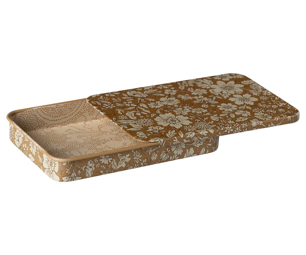 Maileg Ask i Metall Etui med Skjutlock Blommig Gul - Plåtask med Lock Blossom Ocher