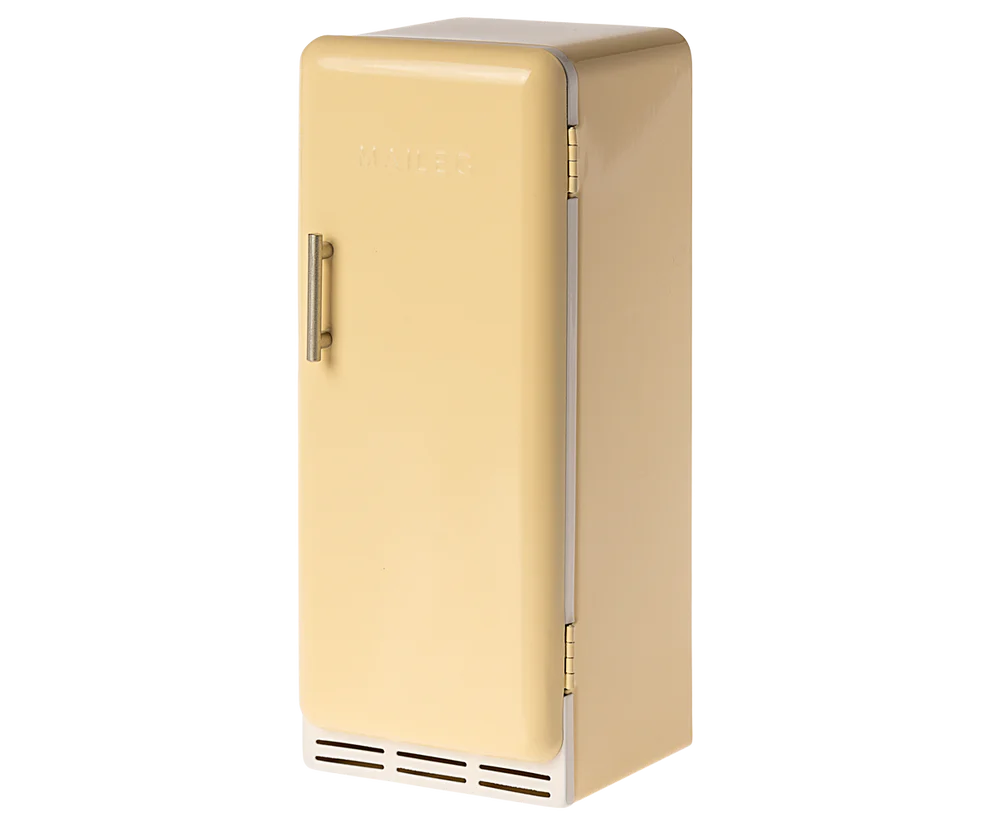Maileg Stort Kylskåp i Metall med Magnetlås Gult