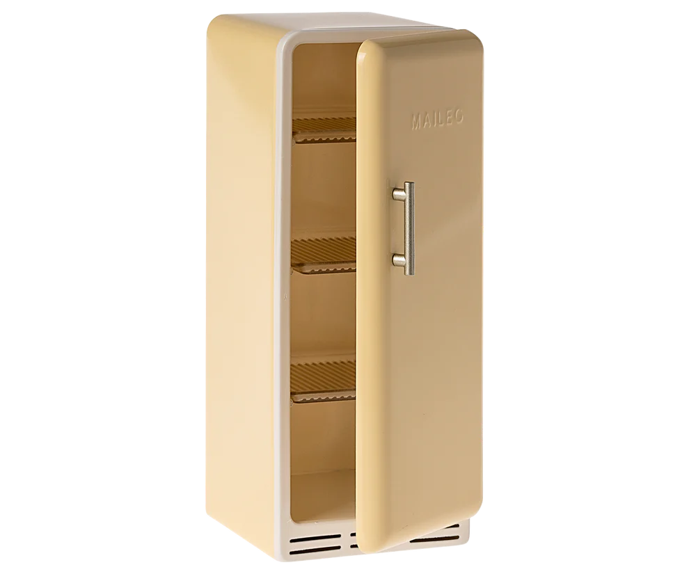 Maileg Stort Kylskåp i Metall med Magnetlås Gult