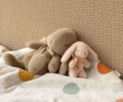 Maileg Kanin i Plysch med Rosett Small Brun - Bunny Plush Dusty Brown med Rosett