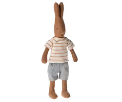 Maileg Brun Kanin Storlek 1 - Rabbit med Randig Tröja och Blå Byxor