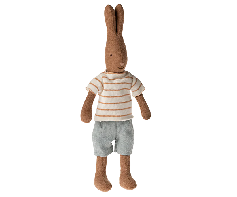 Maileg Brun Kanin Storlek 1 - Rabbit med Randig Tröja och Blå Byxor