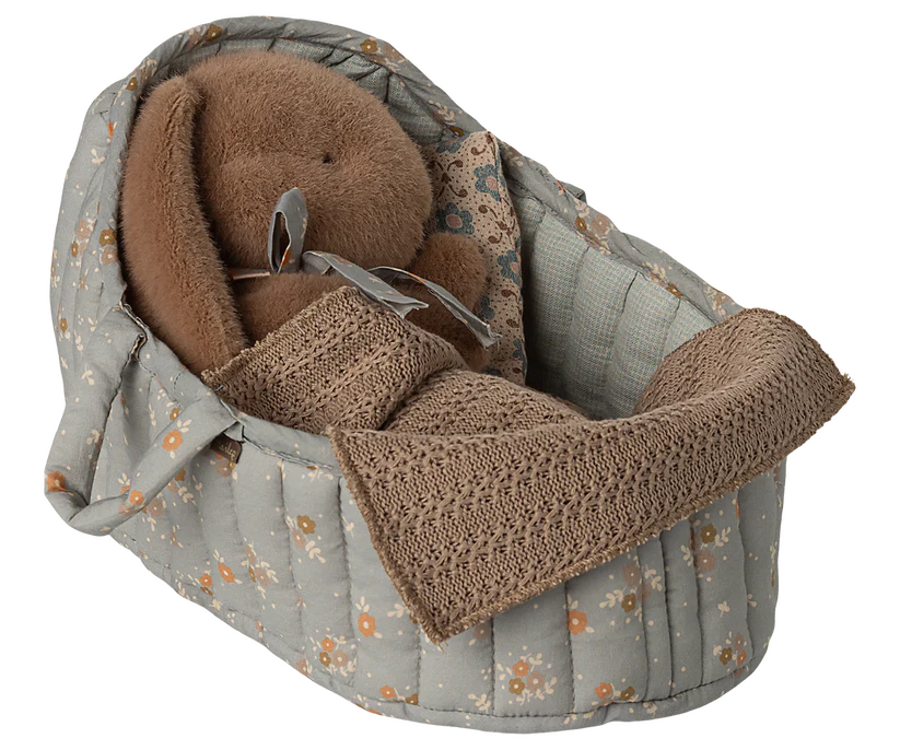 Maileg Carrycot Liggdel Large - Blommig Blå med Kudde och Filt