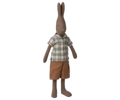 Maileg Brun Kanin Storlek 3 - Rabbit med Blå Rutig Skjorta och Bruna Shorts