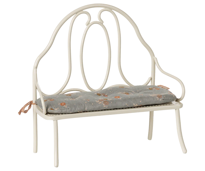 Maileg Vintage Bänk till Kanin med Dyna - Metall Offwhite Vit Snirklig Sittbänk Dekoration