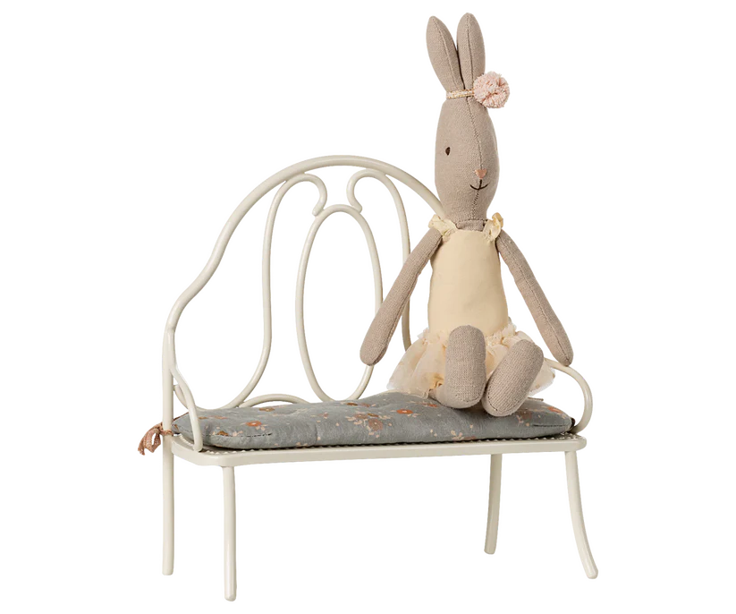 Maileg Vintage Bänk till Kanin med Dyna - Metall Offwhite Vit Snirklig Sittbänk Dekoration