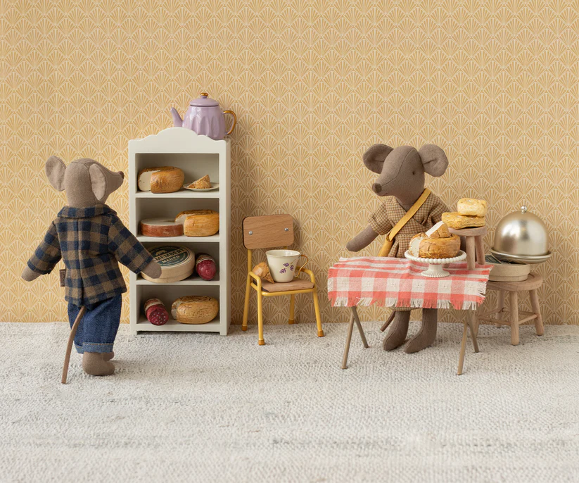 Maileg Brun Pappa Mus med Brun Rutig Skjorta och Jeans