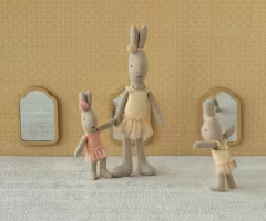 Maileg Kanin Ballerina Micro Rosa - Rabbit Rose med Ballerinakjol och Hårband