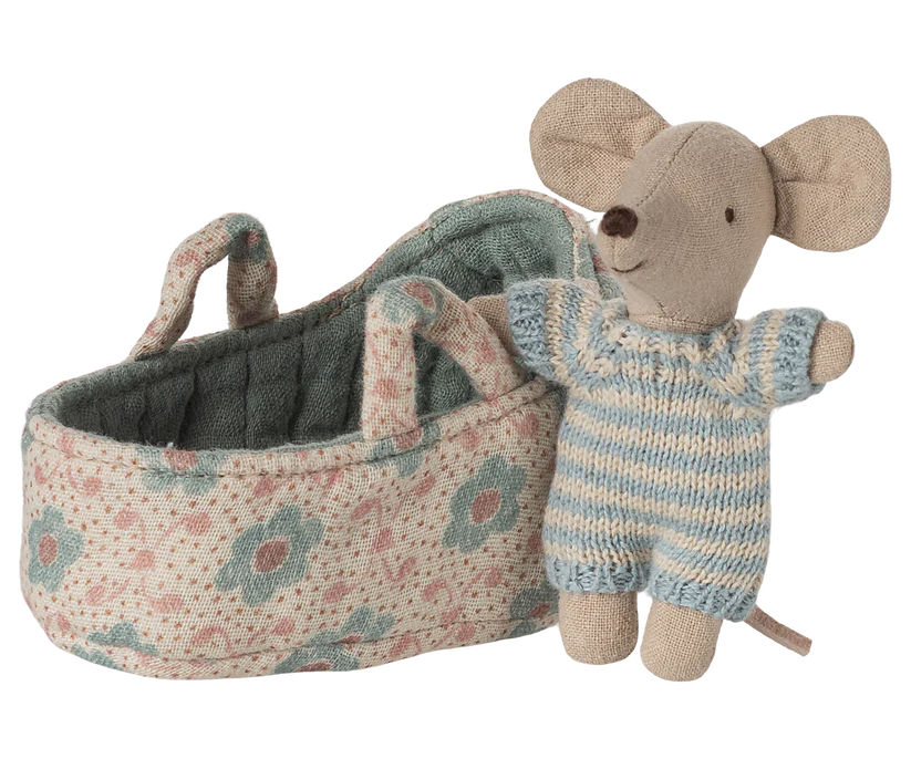 Maileg Baby Mus i Blommig Carrycot Blå - Maileg A/W - 25