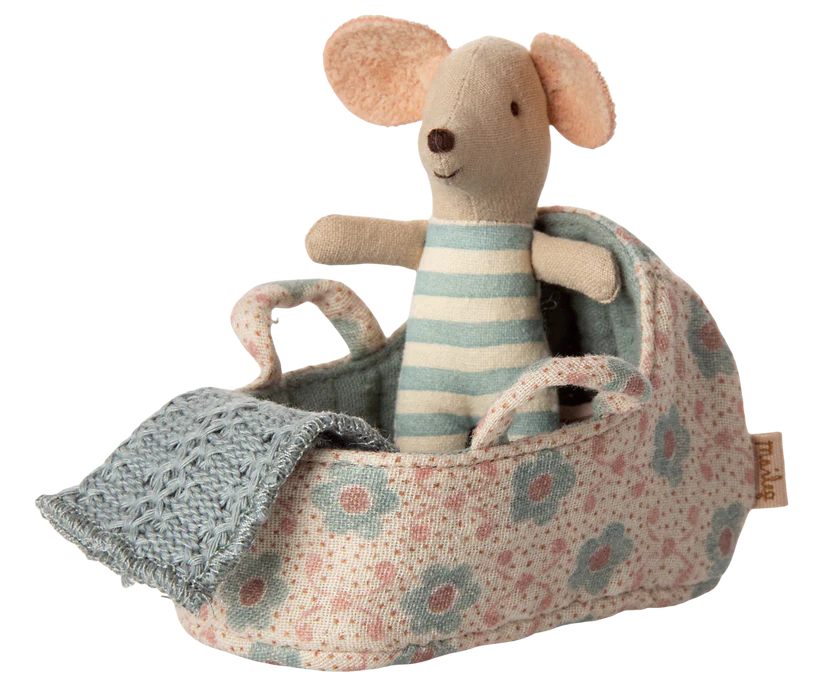 Maileg Blommig Carrycot till Baby Möss Blå - Maileg A/W -25