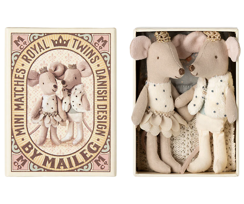 Maileg Royal Twins i Bäddad Ask Vit - Tvillingar Lillebror Prins Lillasyster Prinsessa Mus med Krona