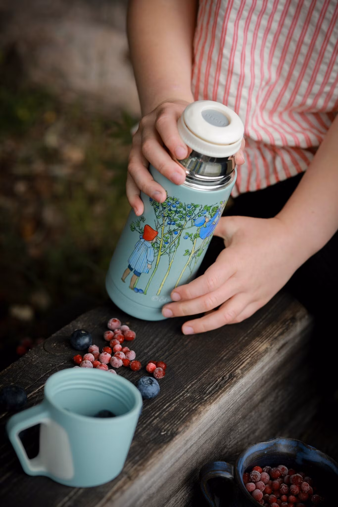 Termos Med Mugg Putte i Blåbärsskogen 350 ml - Elsa Beskow Rätt Start