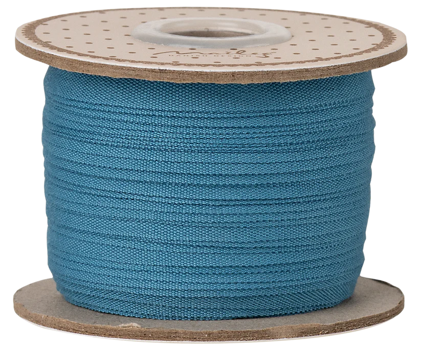 Maileg Bomullsband 25 m - Ultra Blue Klar Blått Band På Pappersrulle
