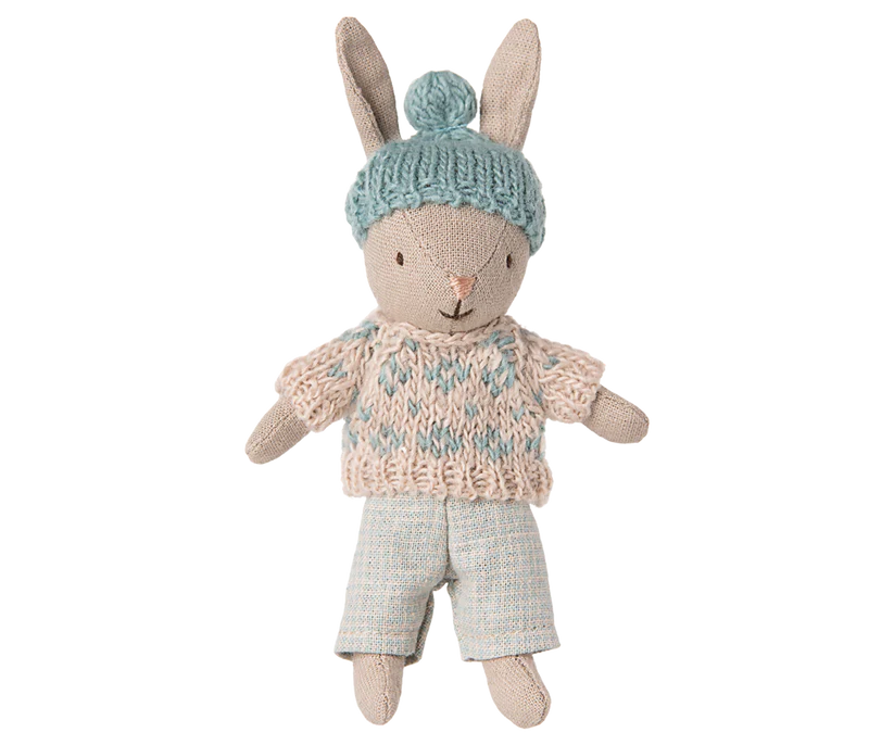 Maileg Micro Kanin med Stickad Tröja och Mössa Sand / Blå - Maileg A/W-25