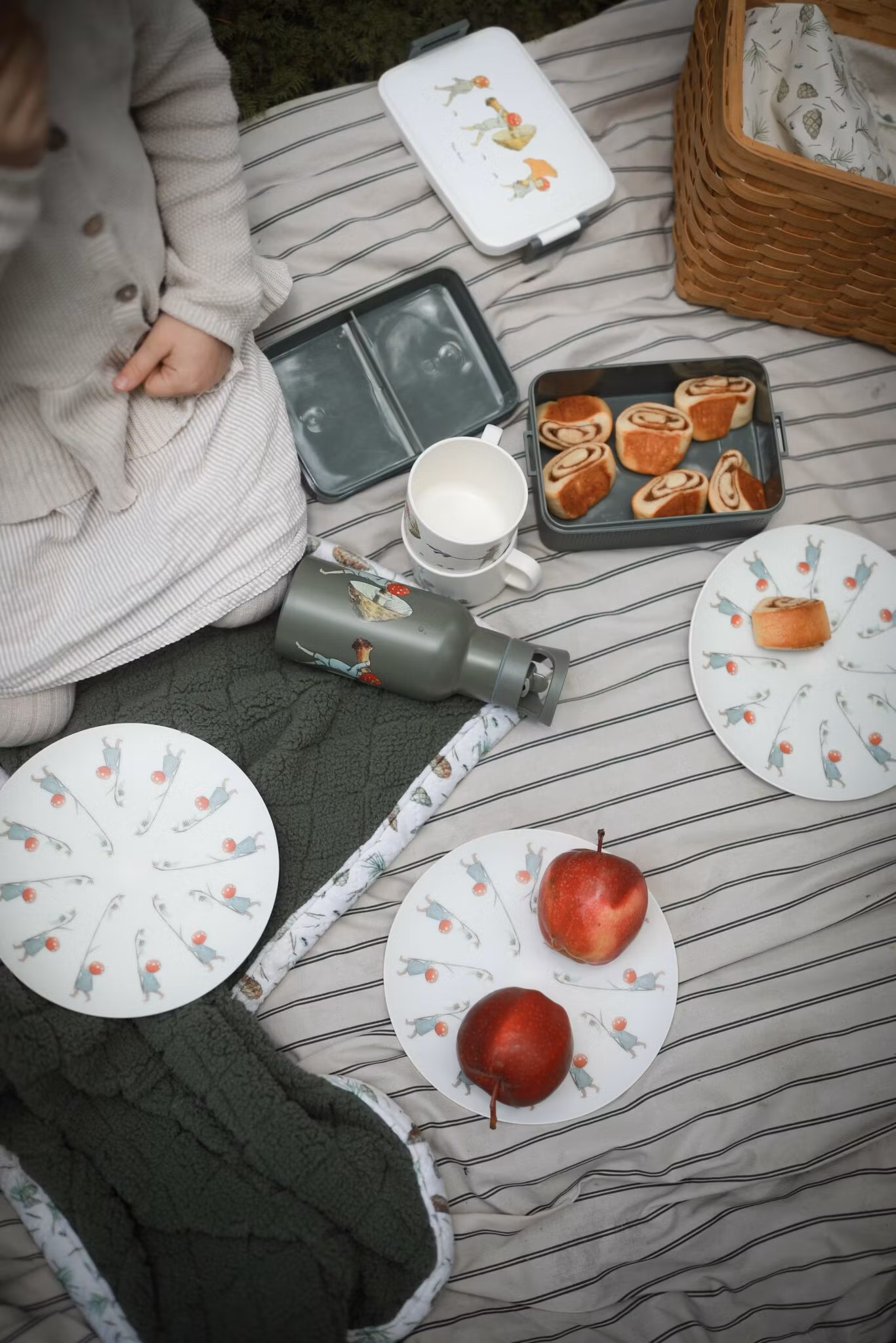 Lunchlåda med Fack Tomtebobarnen Grön Elsa Beskow Rätt Start Matlåda till Barn