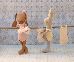 Maileg Kanin Storlek 1 - Rabbit Ballerina Cream Vit med Ballerinakjol och Hårband