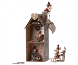 Maileg Pepparkakshus i 2 våningar med Kamin och Siffror Till Adventskalender