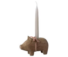 Maileg Gris Ljusstake i Trä Liten - Natur med Röd Rosett Runt Magen