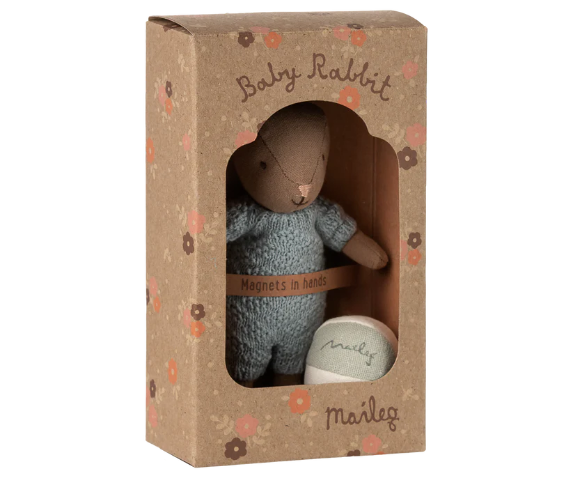 Maileg Micro Kanin med Magneter i Händerna - Blå Rabbit med Boll - Maileg A/W -25