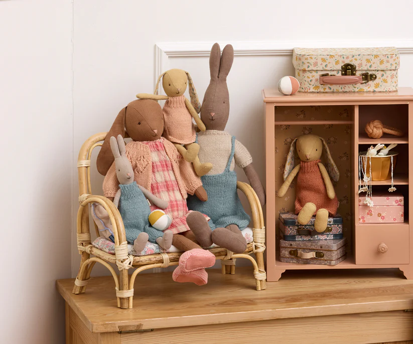 Maileg Kanin Storlek 1 - Rabbit med Blå Stickade Hängselbyxor - Maileg S/S-26